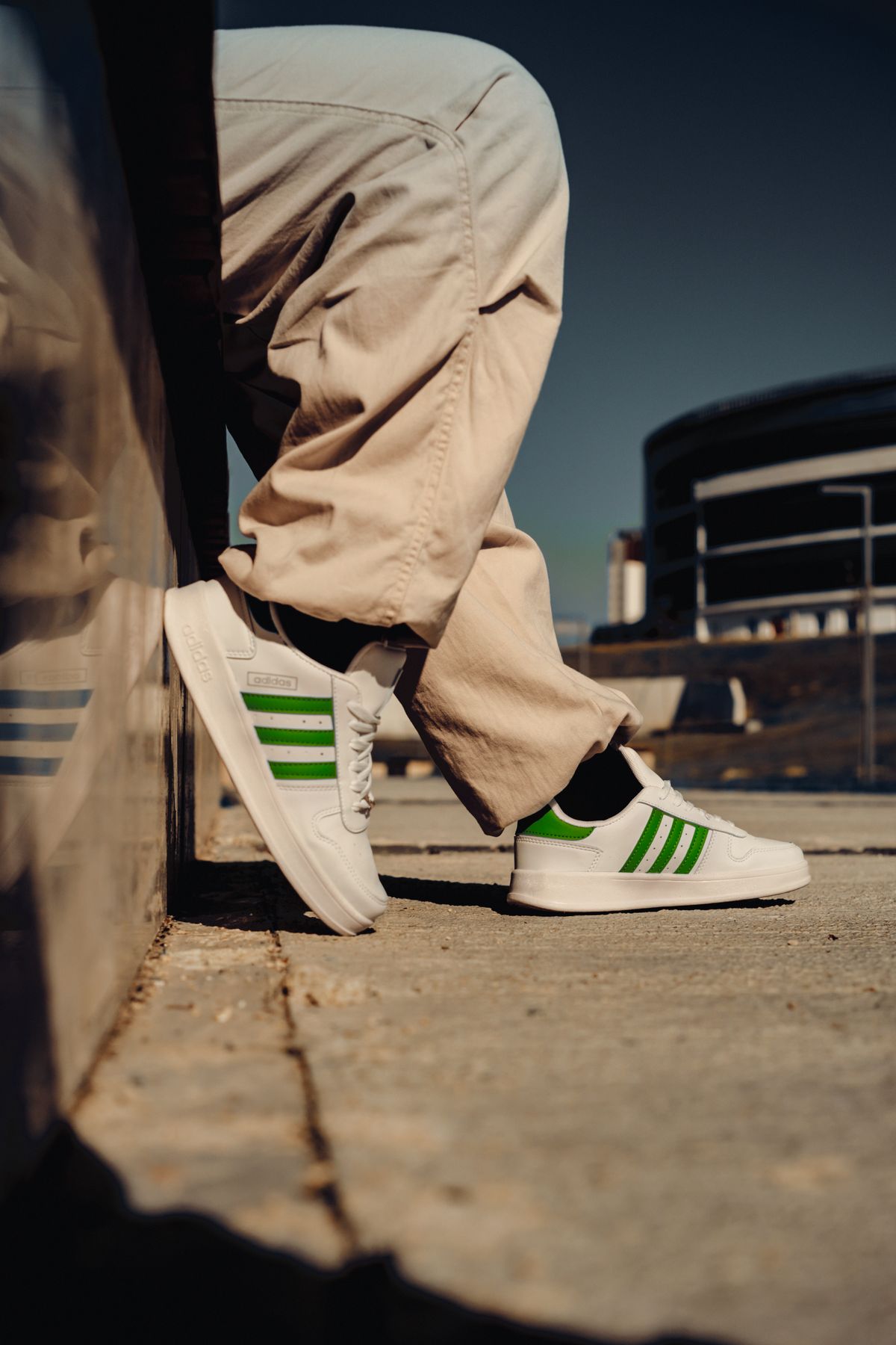 Adidas Campus / Кроссовки белые с зелёными полосками